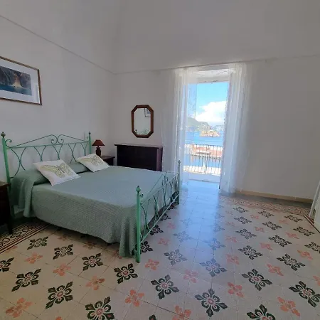 Maridea - Corso Umberto ポンツァ