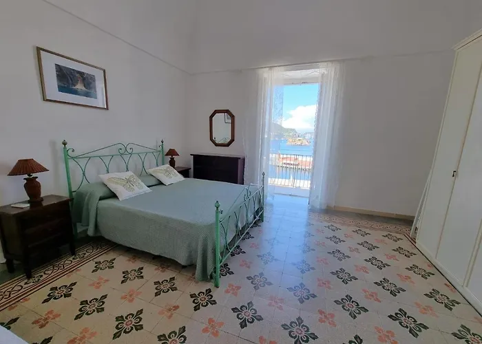 Maridea - Corso Umberto ポンツァ